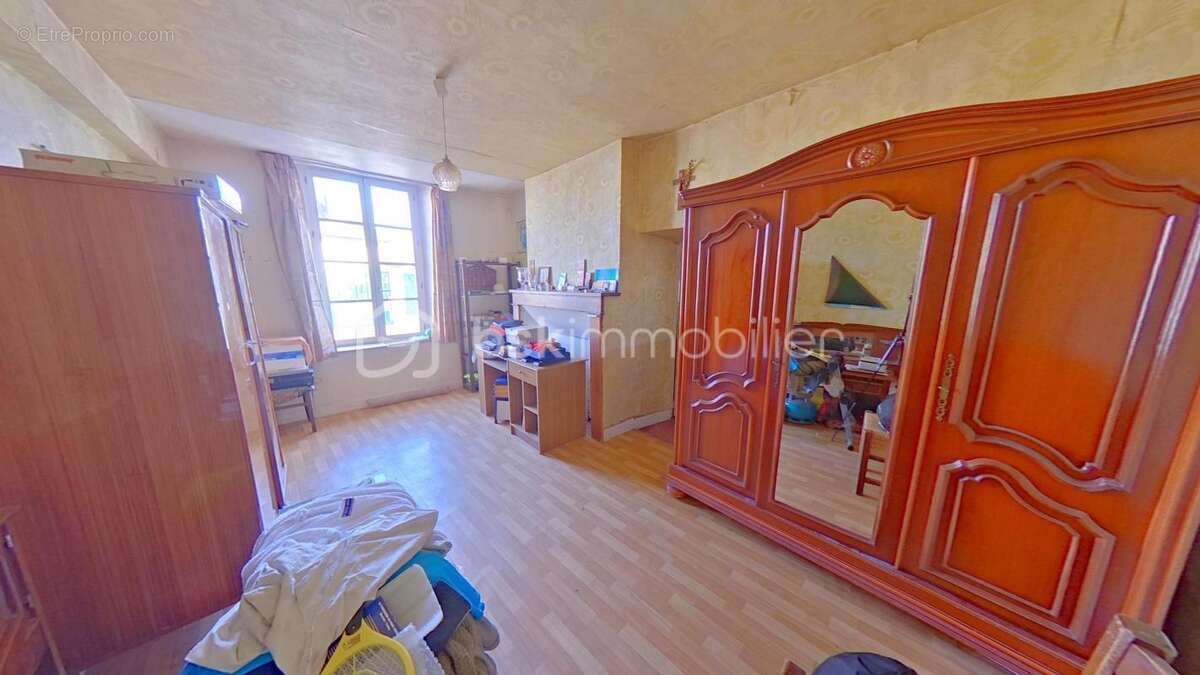 Maison de caractère de plain pied avec jardin et dépendances au centre-ville ! - photo 5