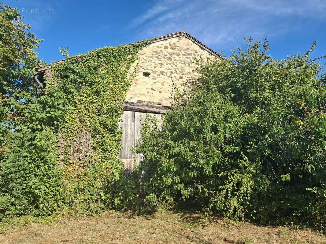 Charmante maison familiale de bonne taille à moderniser plus grange et autres dépendances - photo 17