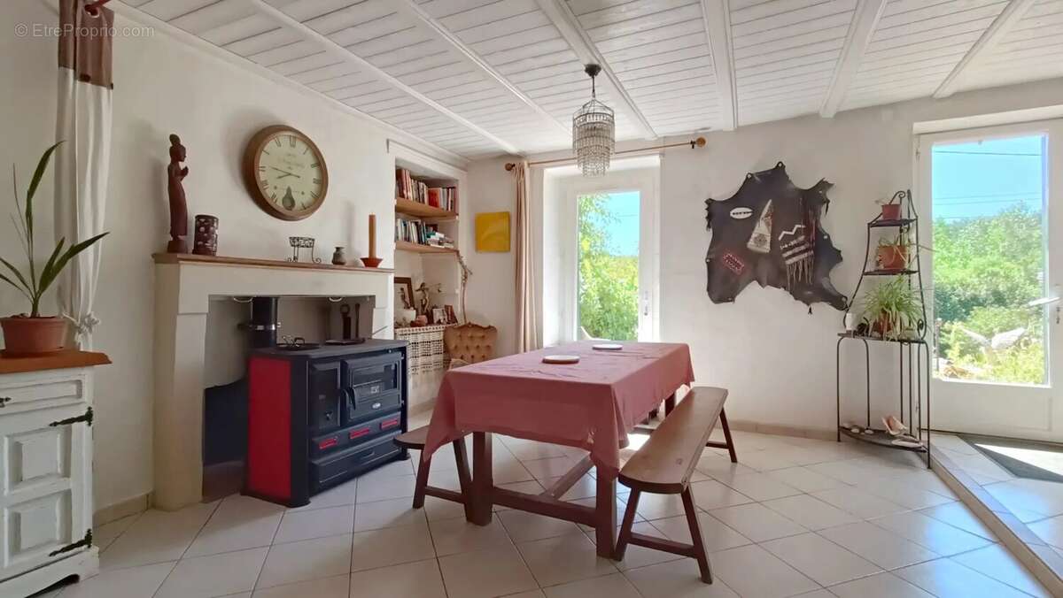 Maison avec dépendances chiré en montreuil - photo 6