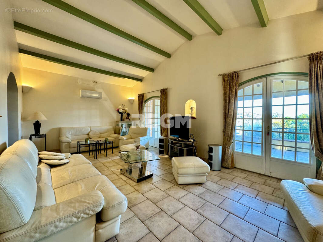 Maison à MANDELIEU-LA-NAPOULE