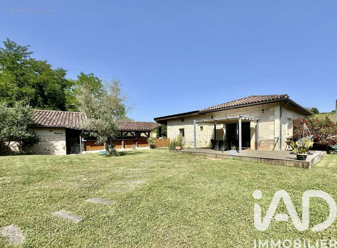 Maison 160 m² à Saint-Martin-Petit  - photo 2