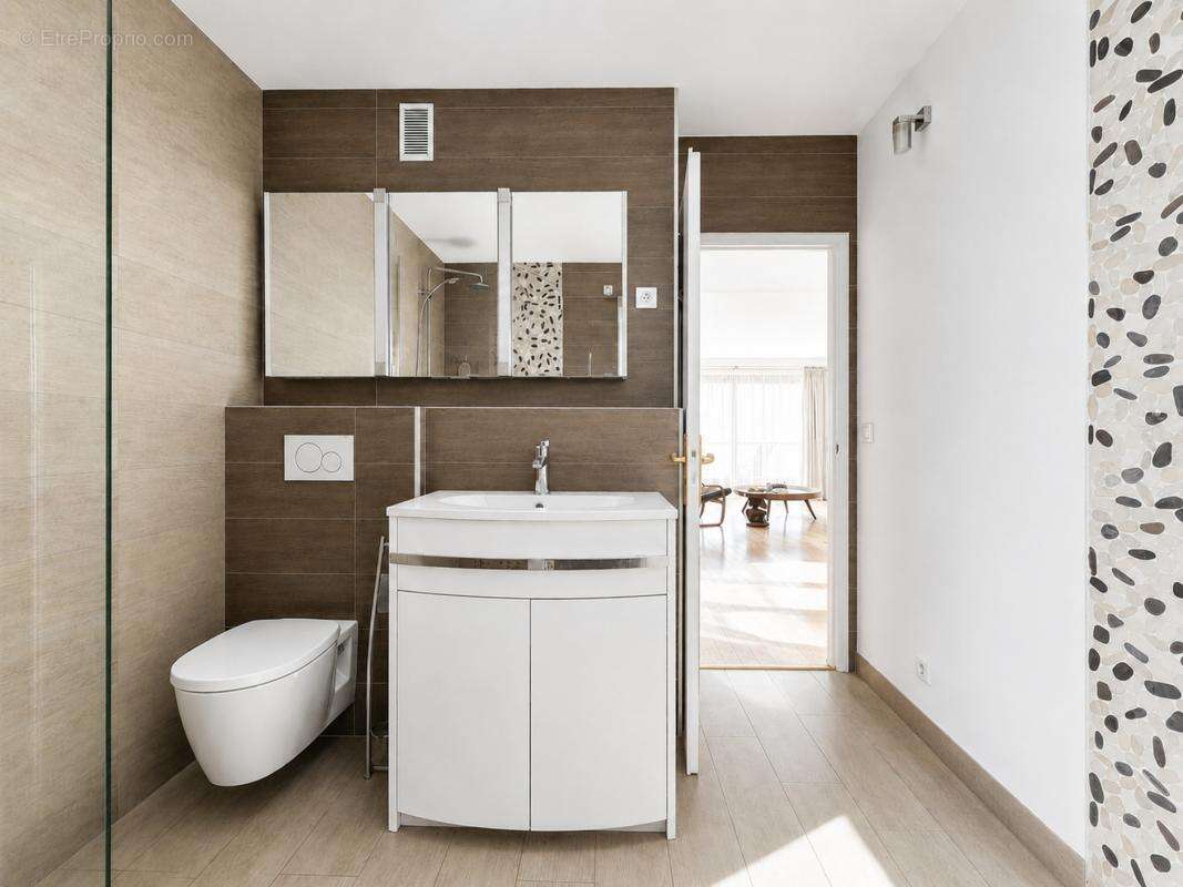 Appartement à PARIS-14E