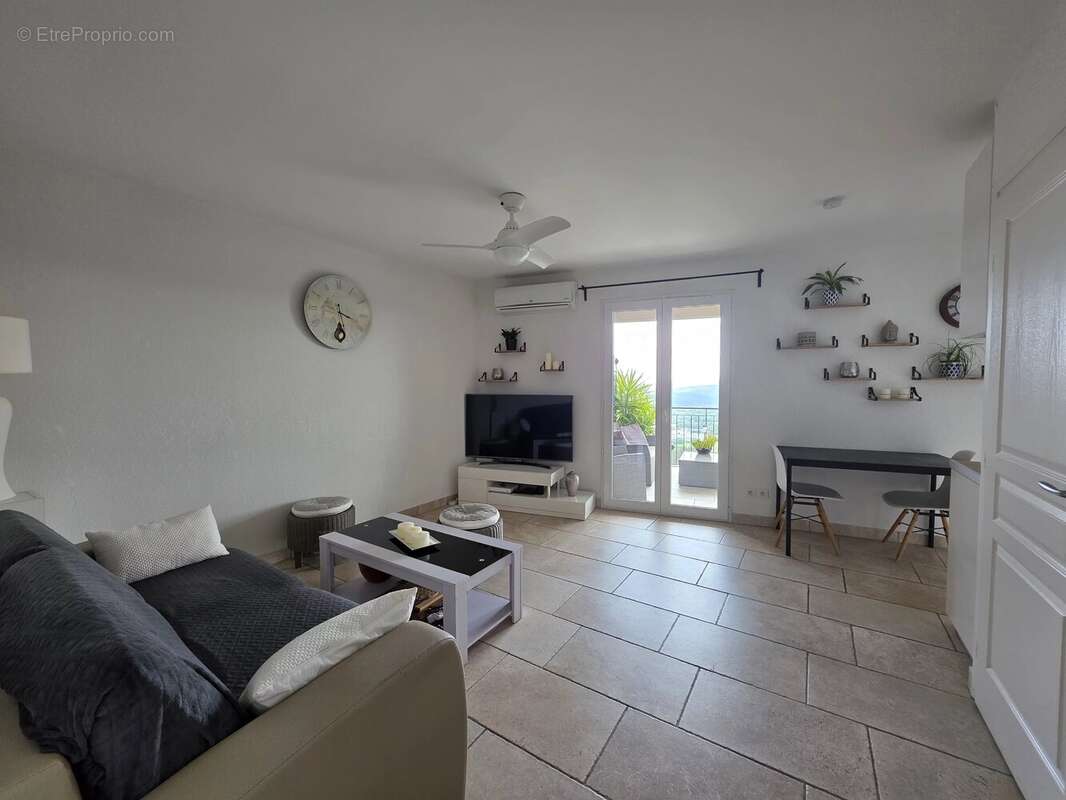Appartement à MONTAUROUX