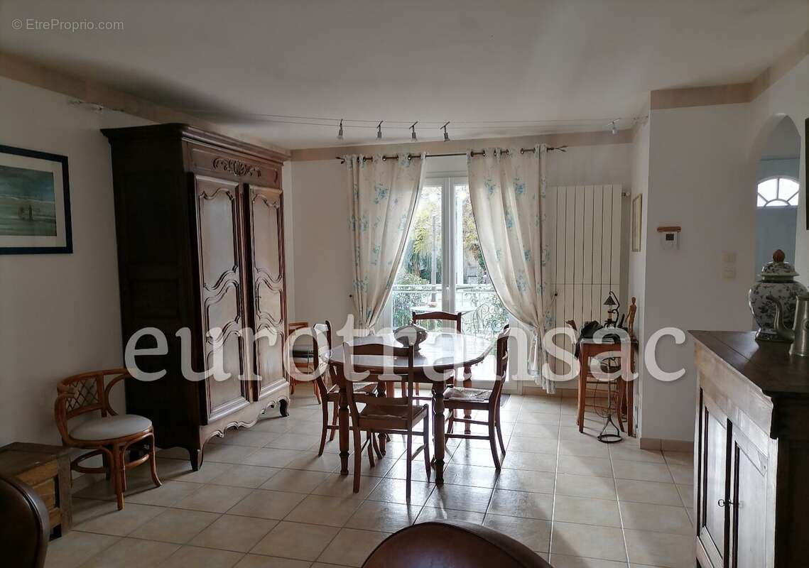 Maison à SAINT-THIBERY