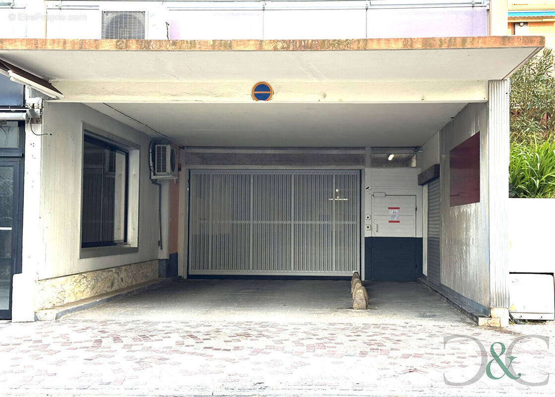 Parking à LE LAVANDOU