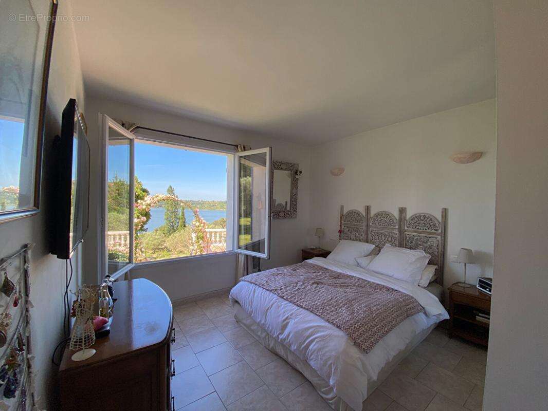 Magnifique propriété avec vue sur l'étang de l'olivier - photo 8