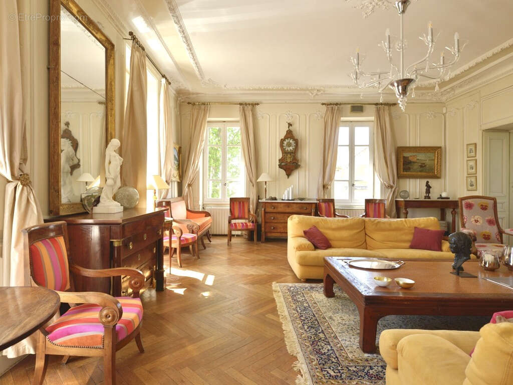 Maison de Maître, début 19ème, avec un parc de plus de 1 hectare. - photo 2