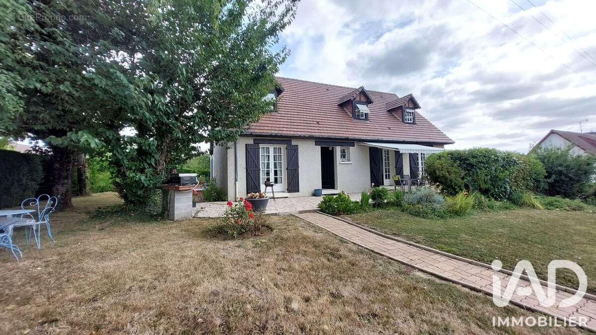 Maison 183 m² à Saint-Paul  - photo 2