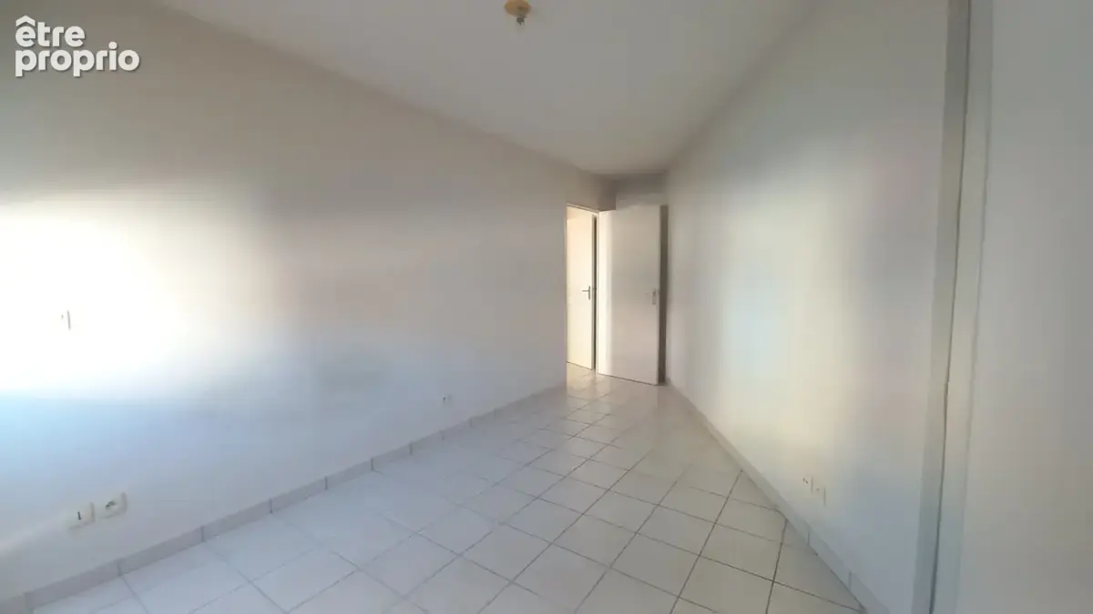 Villeneuve-les Béziers, résidence, T3 + terrasse + parking - photo 10