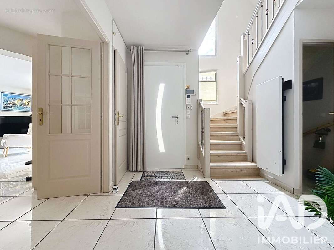 Maison 193 m² à Vieille-Eglise-En-Yvelines  - photo 4