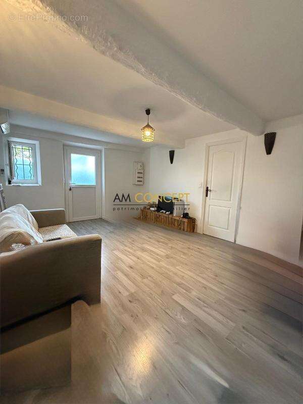 Appartement à CONTES