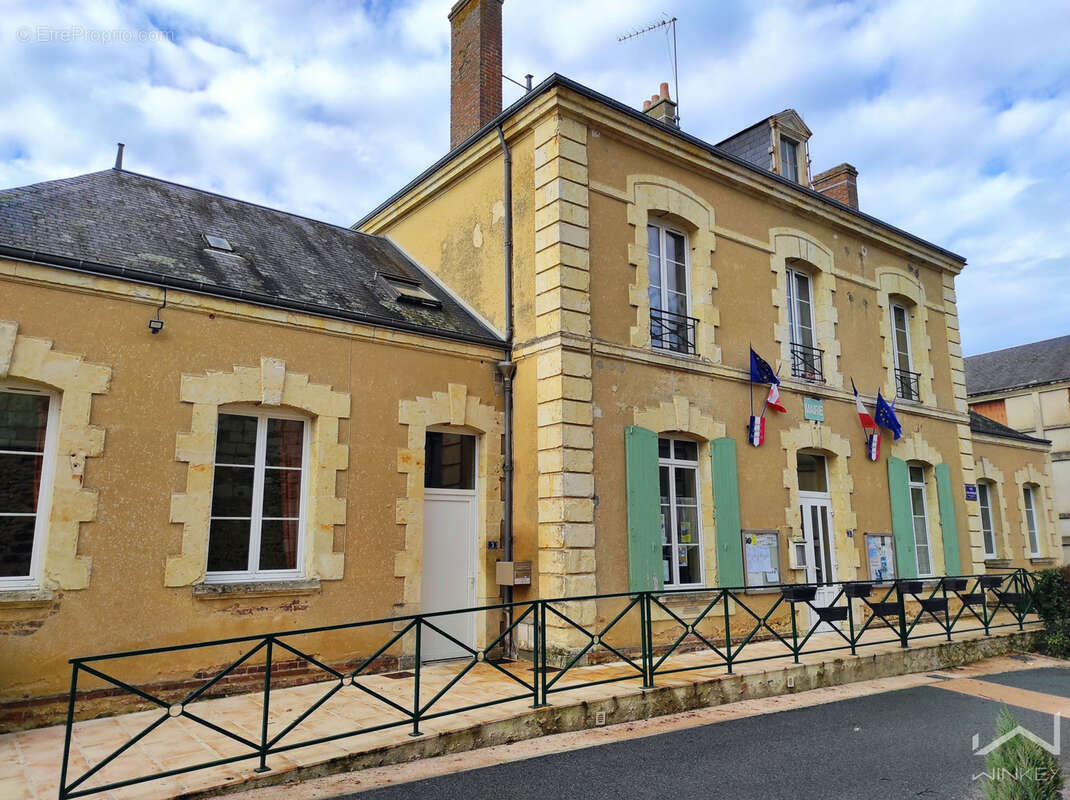 Maison en Pierre, Fort potentiel +300 m2 cave, garage, à restaurer entièrement - photo 11