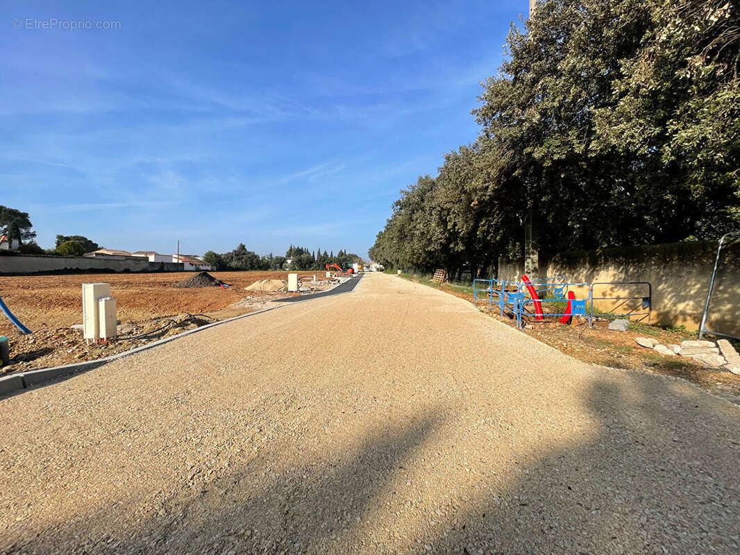 Terrain à SORGUES