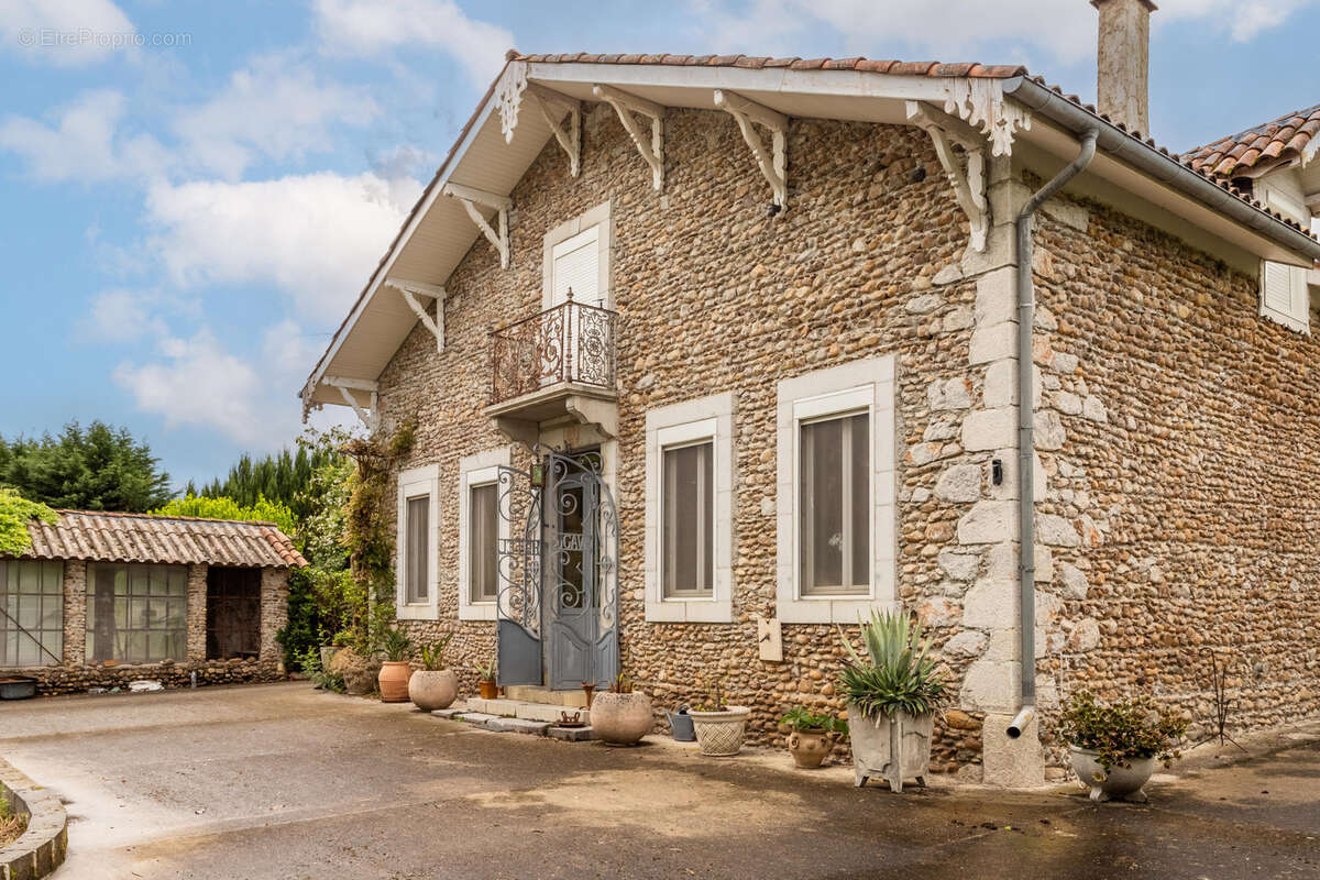Maison à LES TOURREILLES