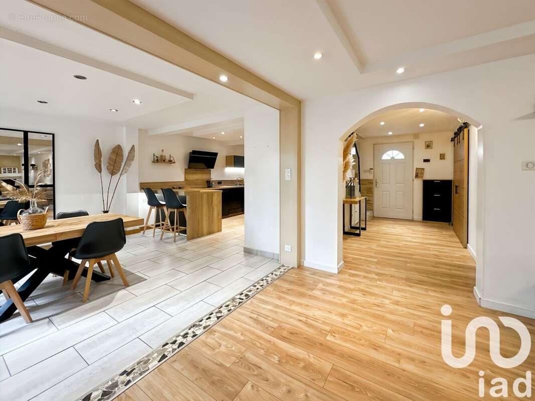 Maison 180 m² à Saint-Denis  - photo 9
