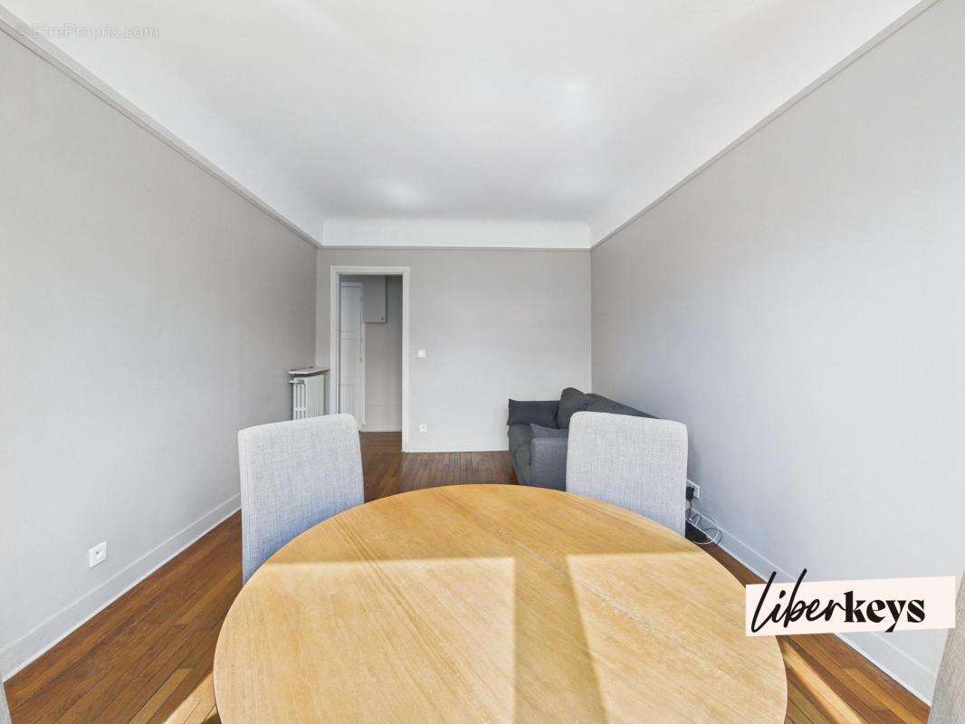 Charmant T2 traversant de 37 m² – Lumineux, au 5ᵉ étage avec ascenseur – Paris 11ᵉ (Voltaire) - photo 4