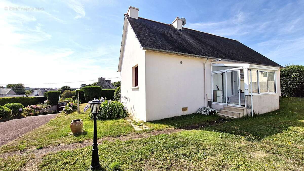 Maison traditionnelle avec garage et beau jardin clos - photo 3