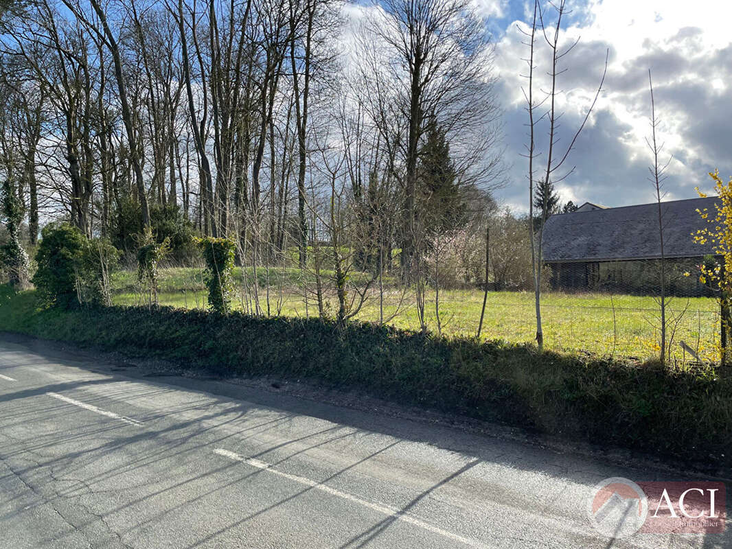 Terrain à AMBLAINVILLE