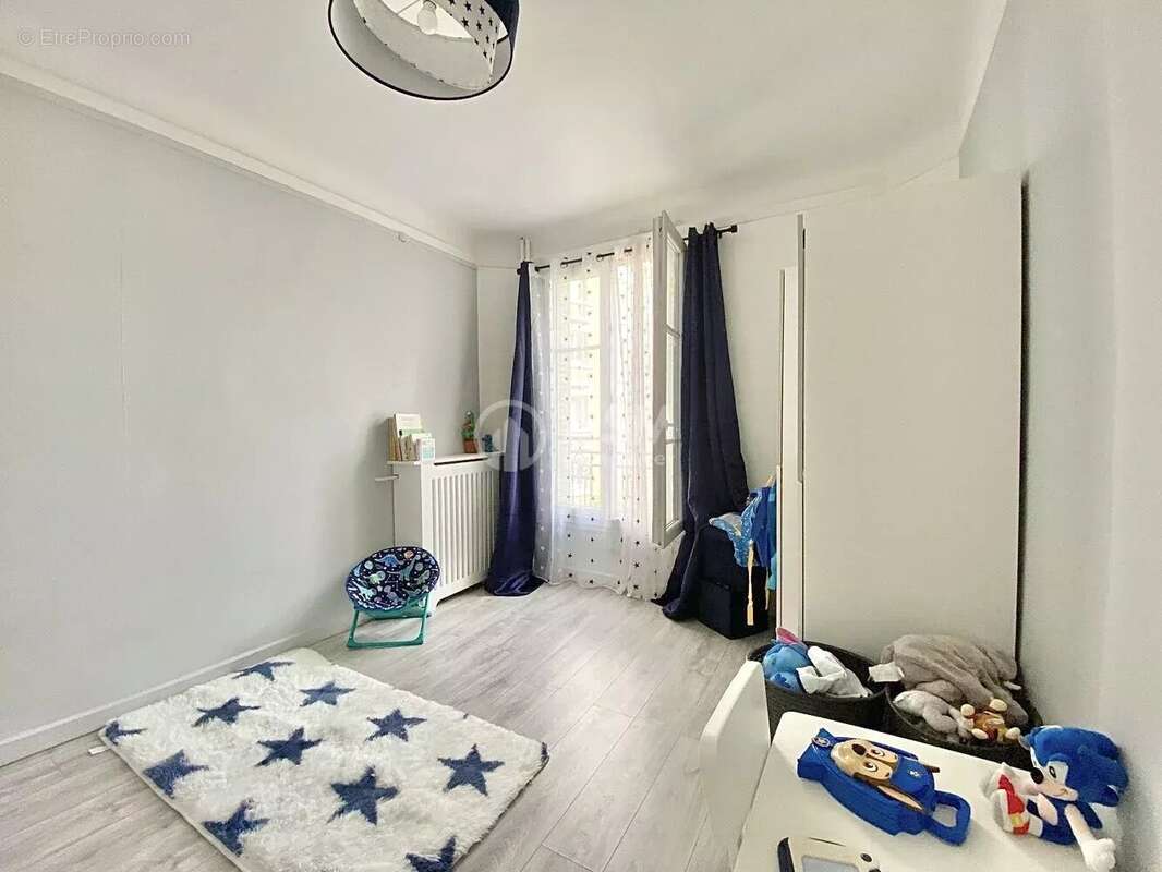 Appartement à COURBEVOIE