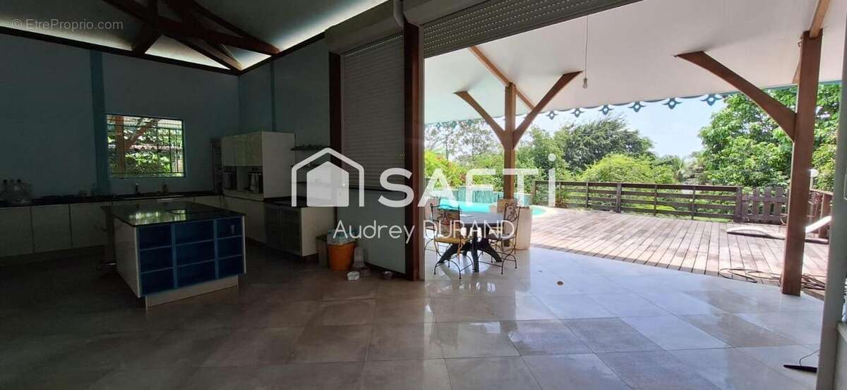 Photo 5 - Maison à REMIRE-MONTJOLY