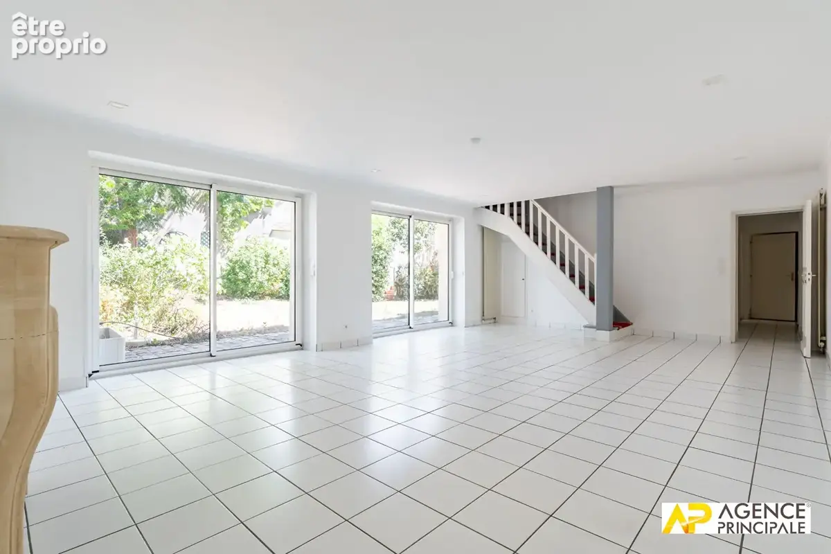 Maison Le Mesnil Le Roi 8 pièce(s) 145 m2 - photo 2