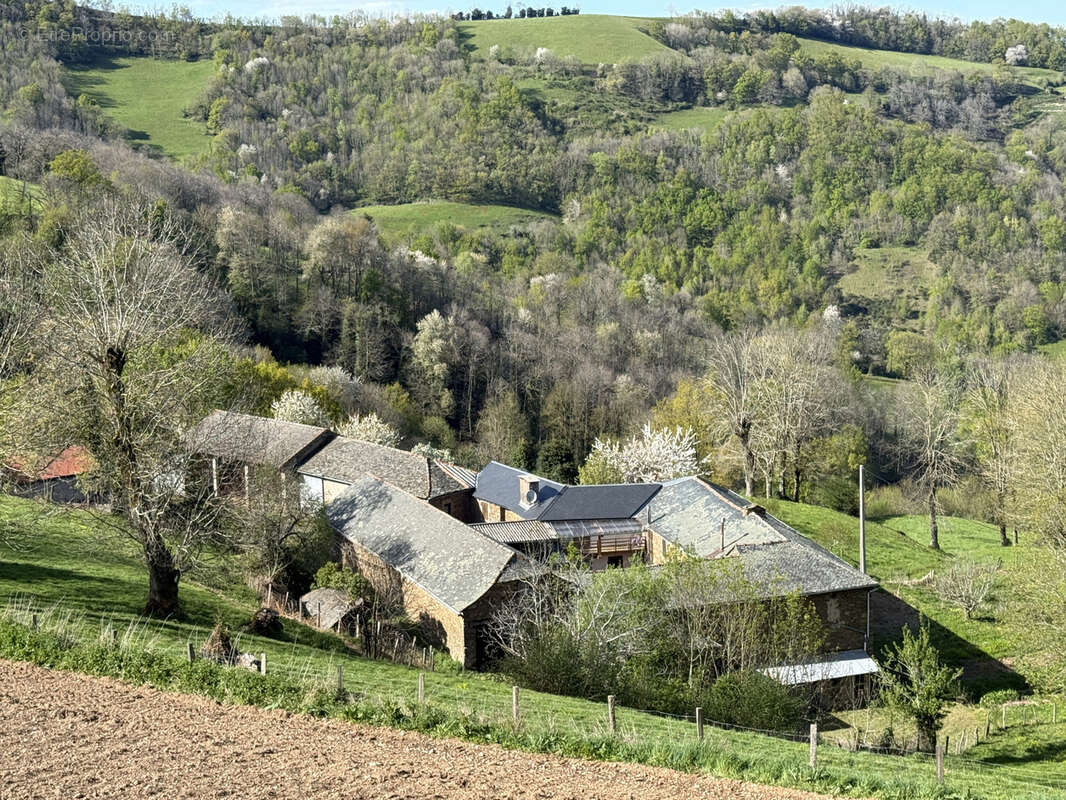 Maison à SAINT-SERNIN-SUR-RANCE
