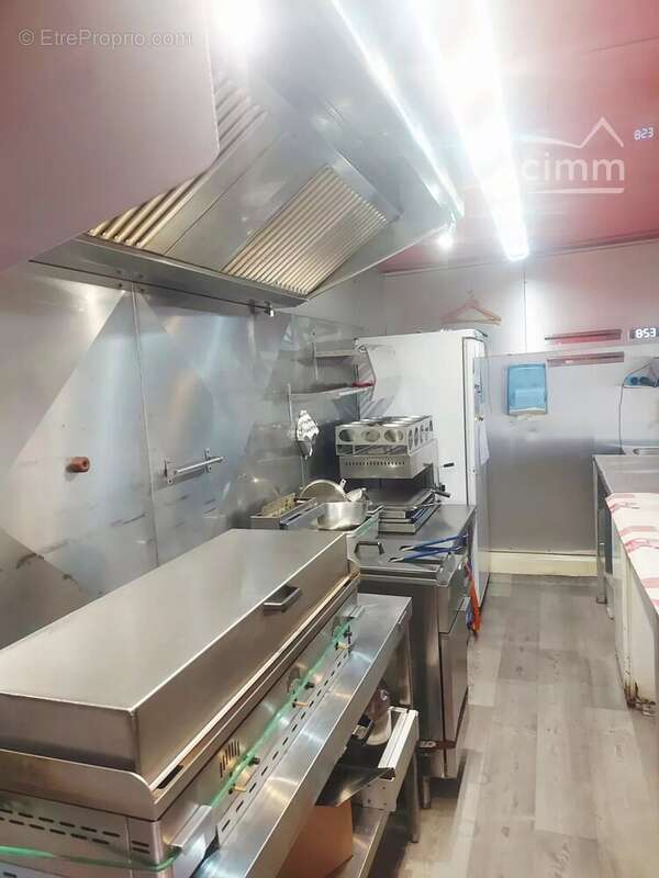 Commerce à MONTIGNAC