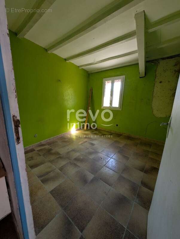 Maison à ROCHE-SAINT-SECRET-BECONNE