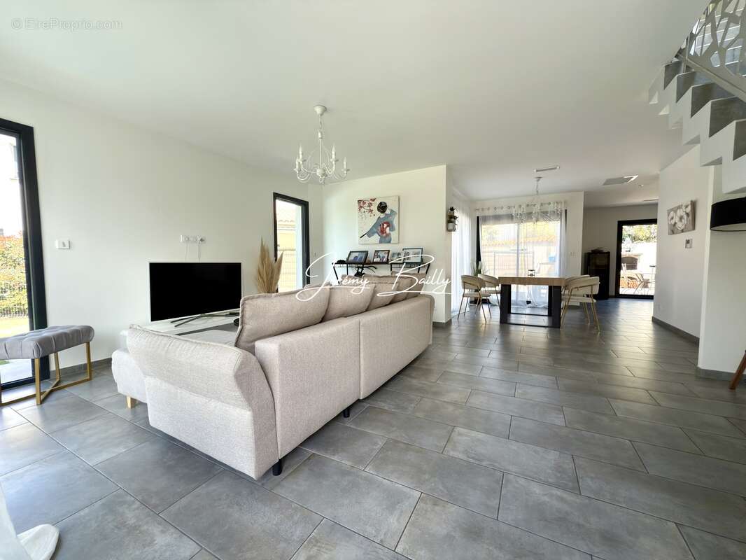 Maison à SAINT-ESTEVE