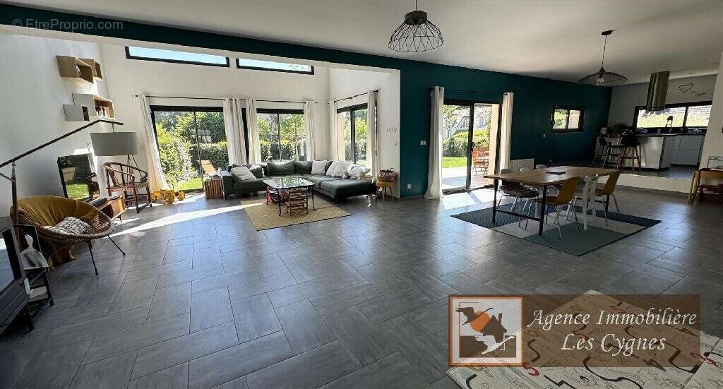 Maison à FONTAINE-LE-PORT