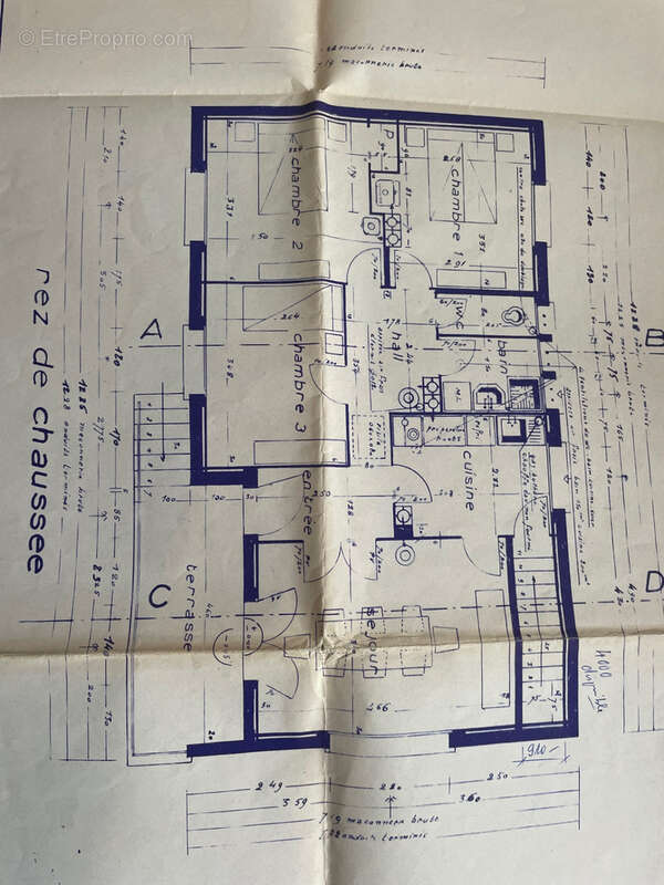 Maison traditionnelle de plain-pied avec terrasse et jardin de 1018 m2 - photo 7