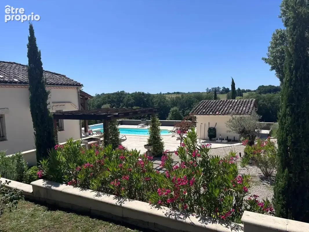 Superbe propriété clé en main avec spectaculaire pièce de vie, piscine et vues panoramiques - photo 16