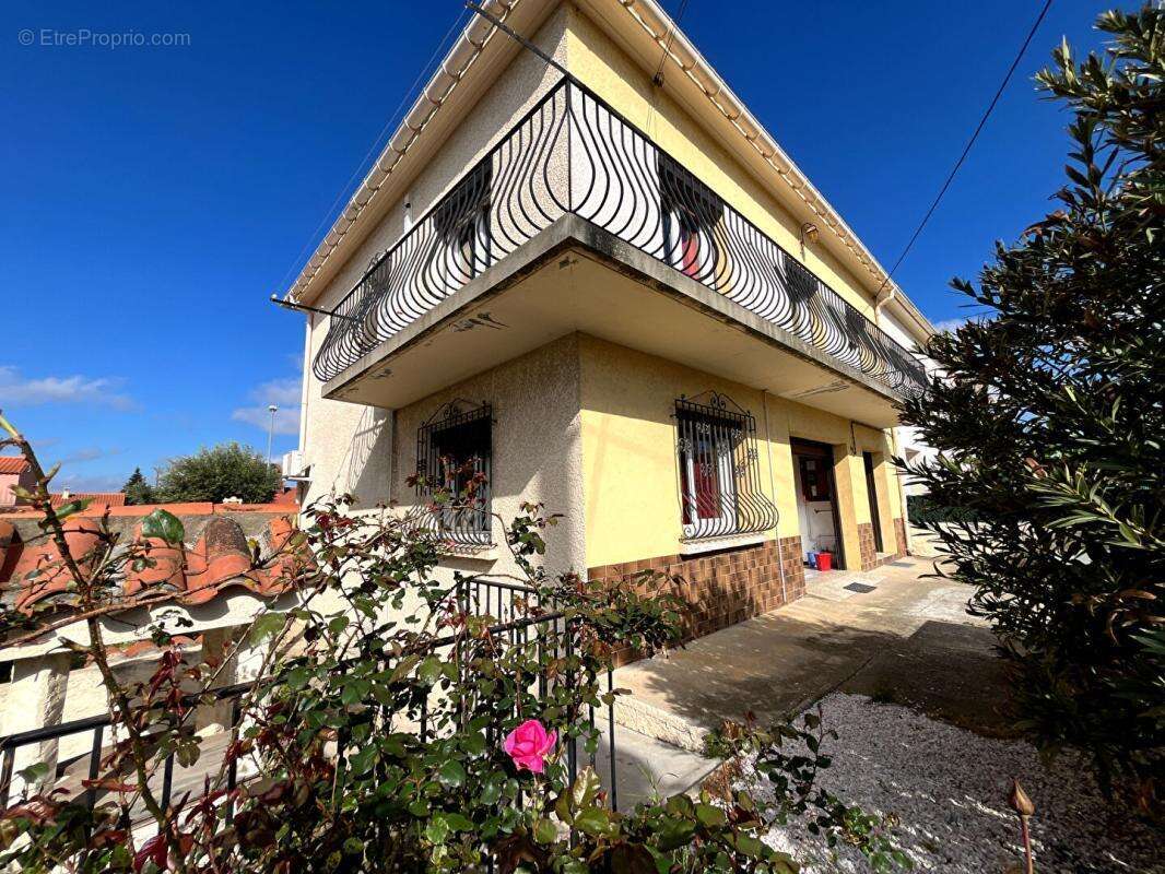 Maison à PEZILLA-LA-RIVIERE
