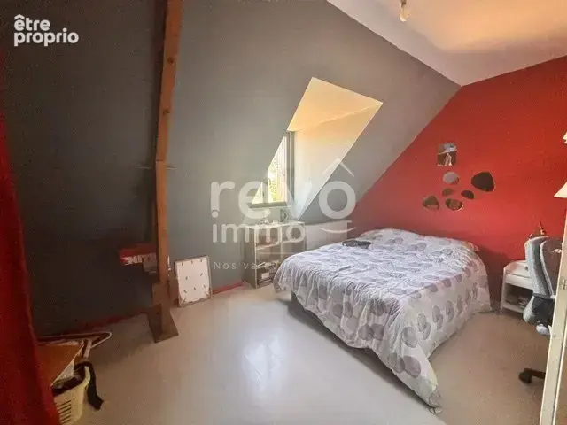 VARRAINS  Maison familiale de 130 m² avec piscine chauffée, au calme entre ville et campagne. - photo 9