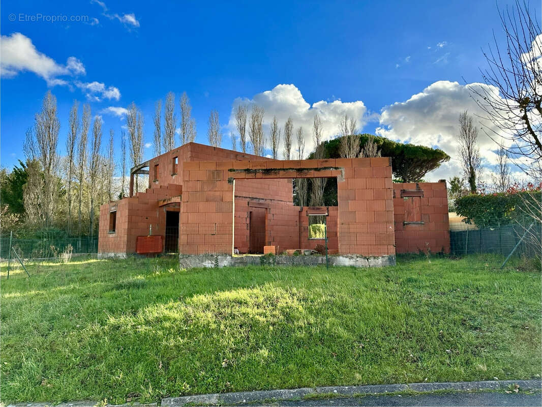 Terrain à MESCHERS-SUR-GIRONDE