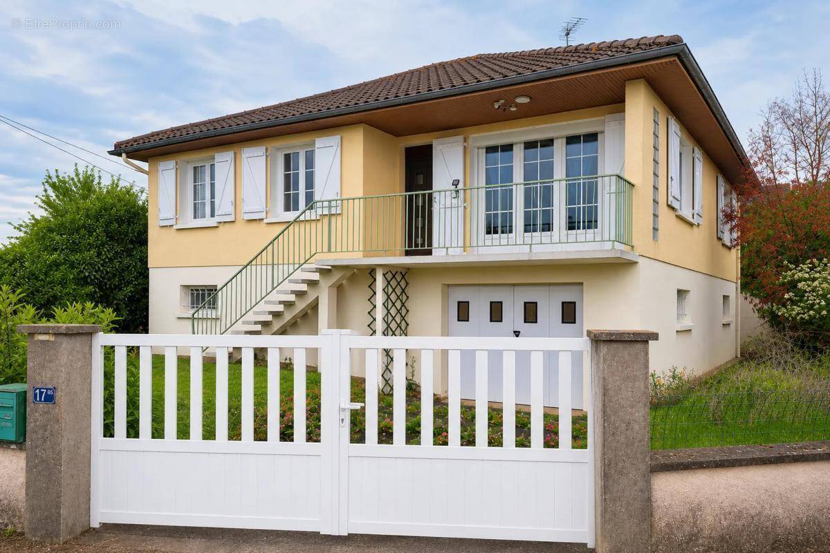 Maison à ROCHES-PREMARIE-ANDILLE