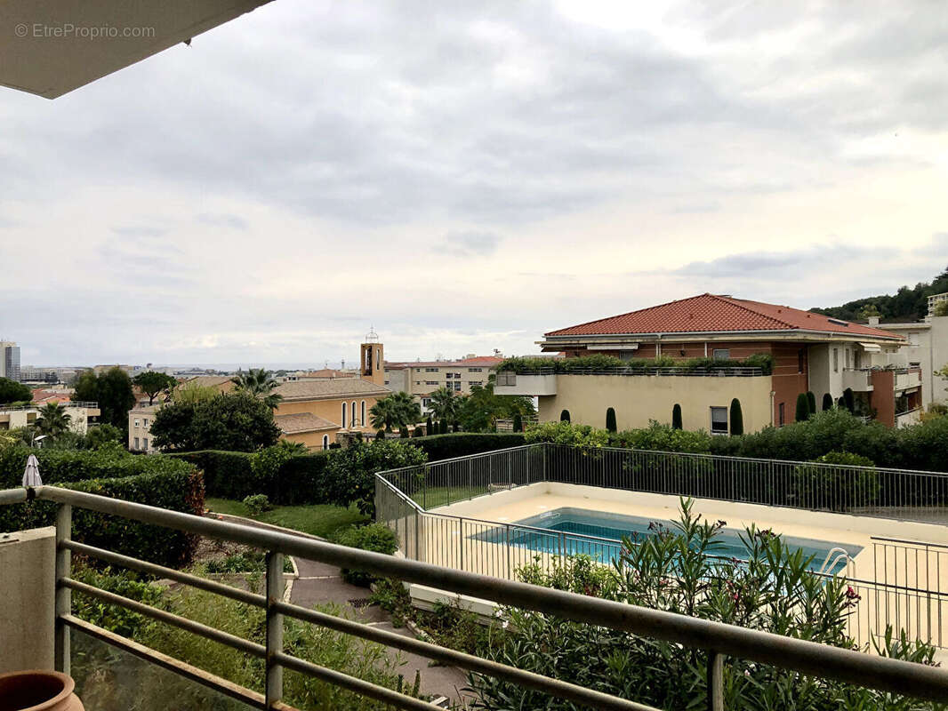 Appartement à SAINT-LAURENT-DU-VAR