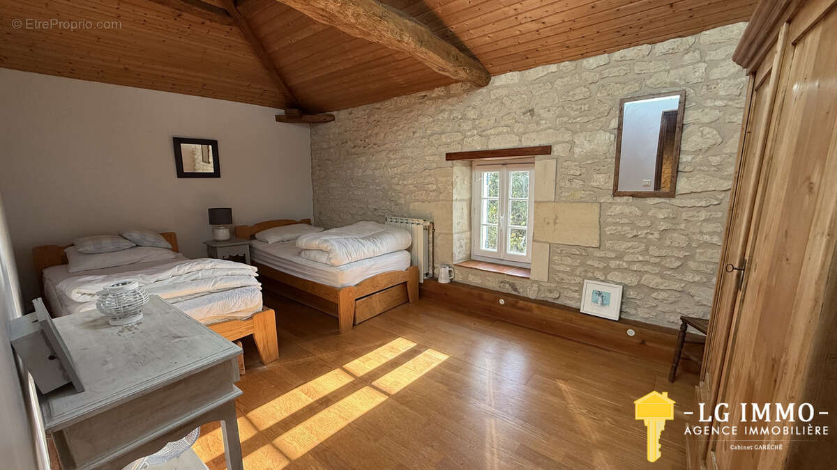 Maison à MORTAGNE-SUR-GIRONDE