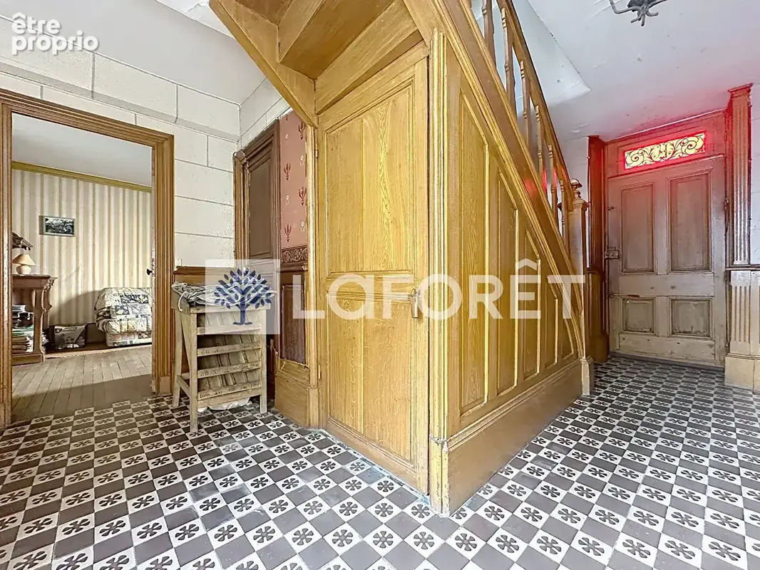 Bressuire centre-ville : maison bourgeoise avec parc arboré de 950 m² et dépendances - photo 3