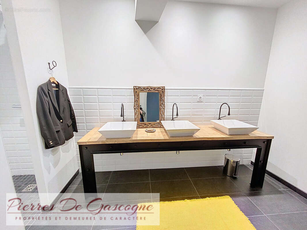 Maison à VIC-FEZENSAC