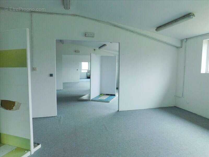 Commerce à FOUGERES