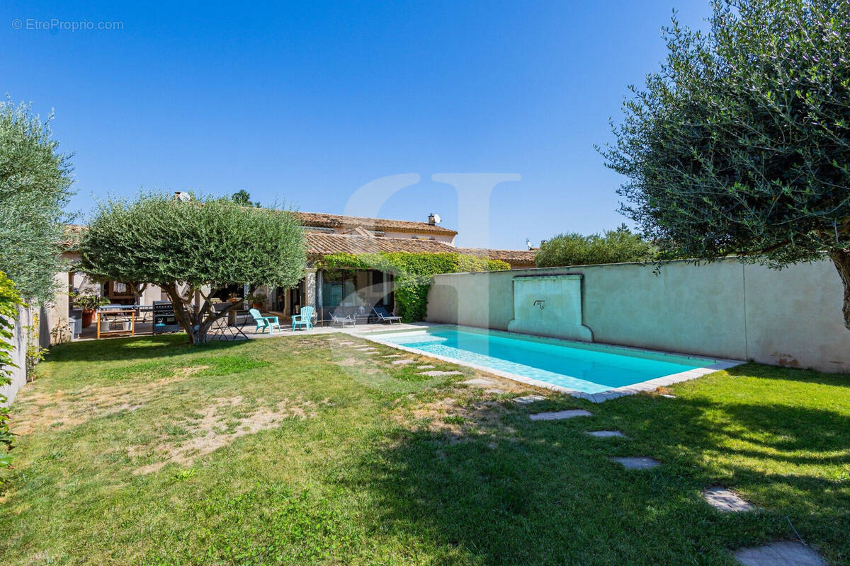 Maison à L&#039;ISLE-SUR-LA-SORGUE