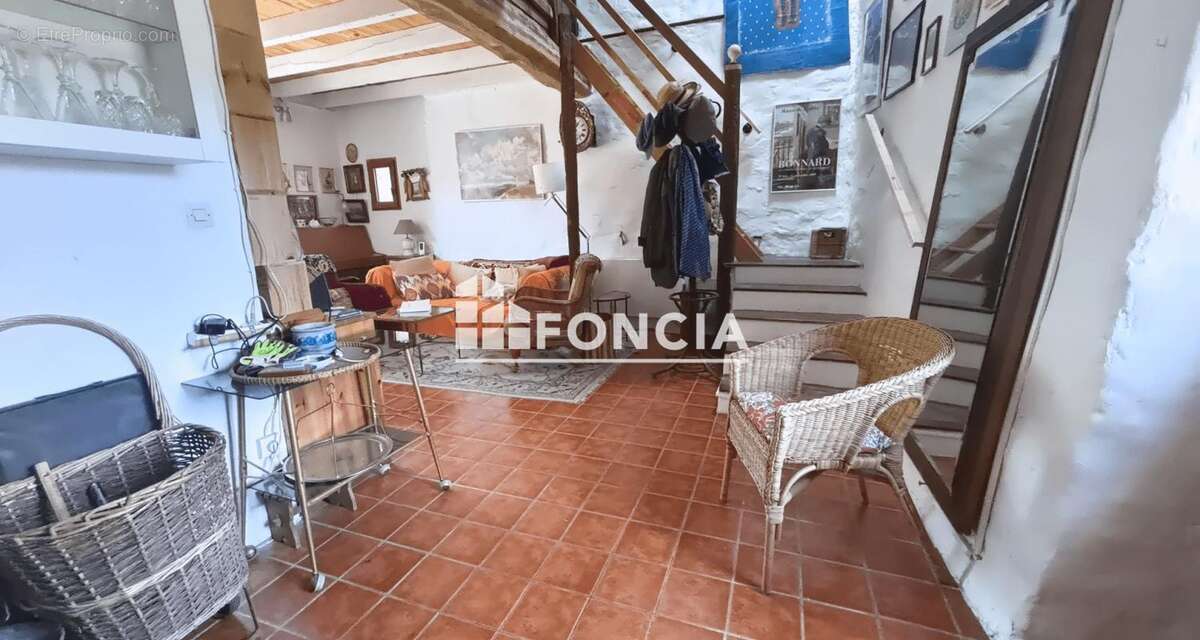Maison de caractère en pierre avec jardin clos, studio indépendant et dépendances : un lieu de vie authentique aux multiples pos - photo 7