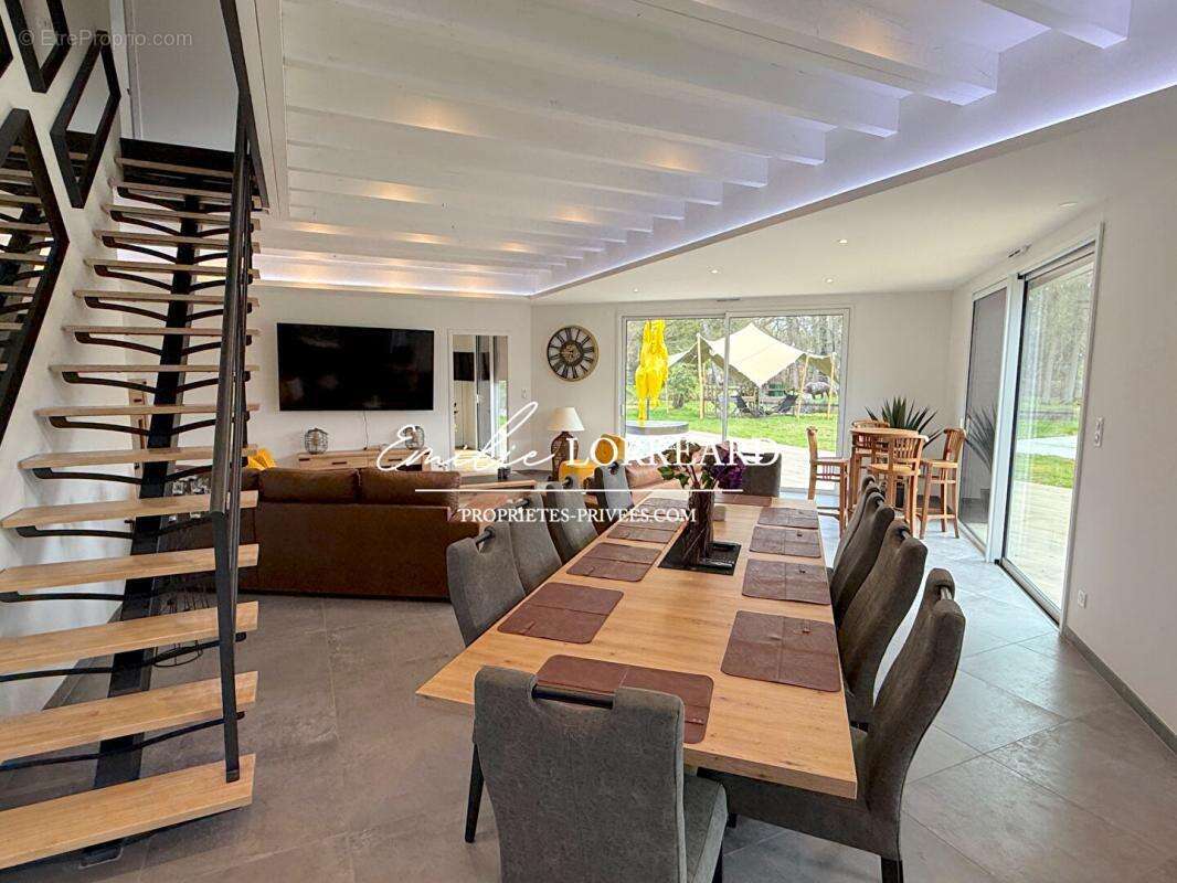 Maison au sud du Mans 6 pièce(s) 216 m2 - photo 2