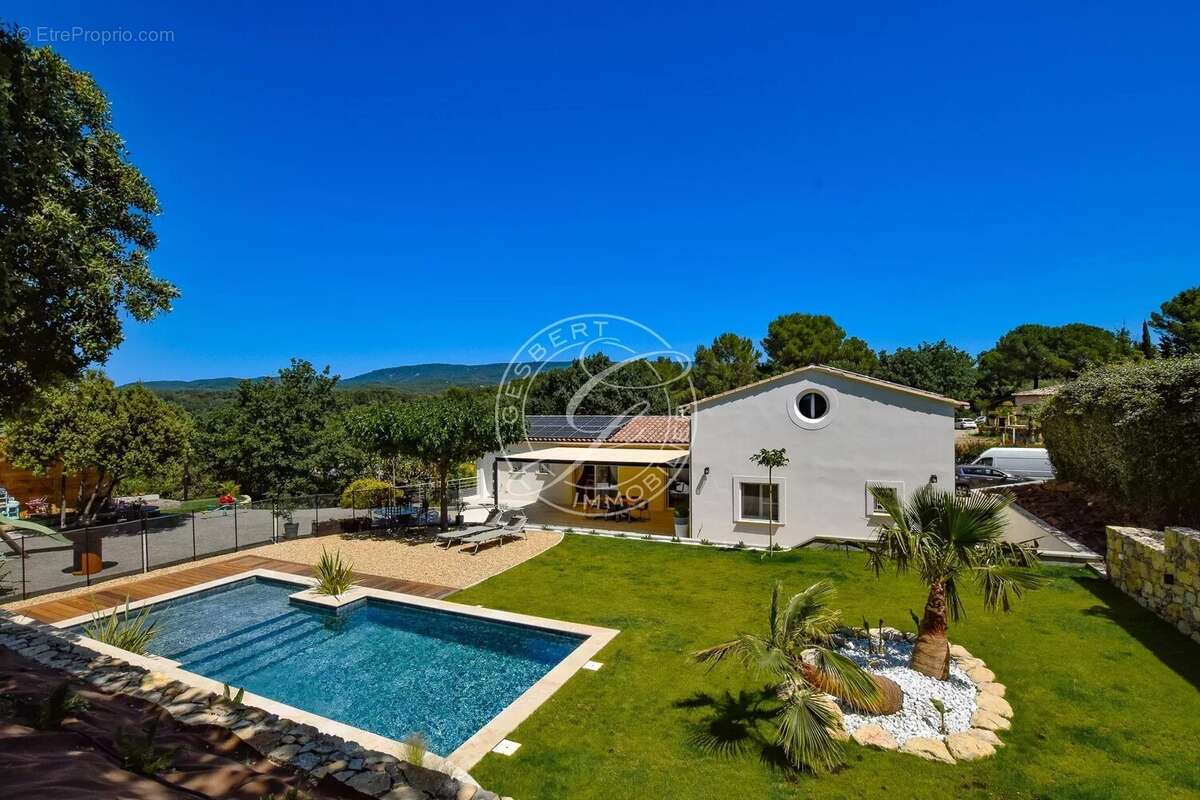A vendre flayosc - villa  de 225 m2 avec piscine à pieds au village - photo 4
