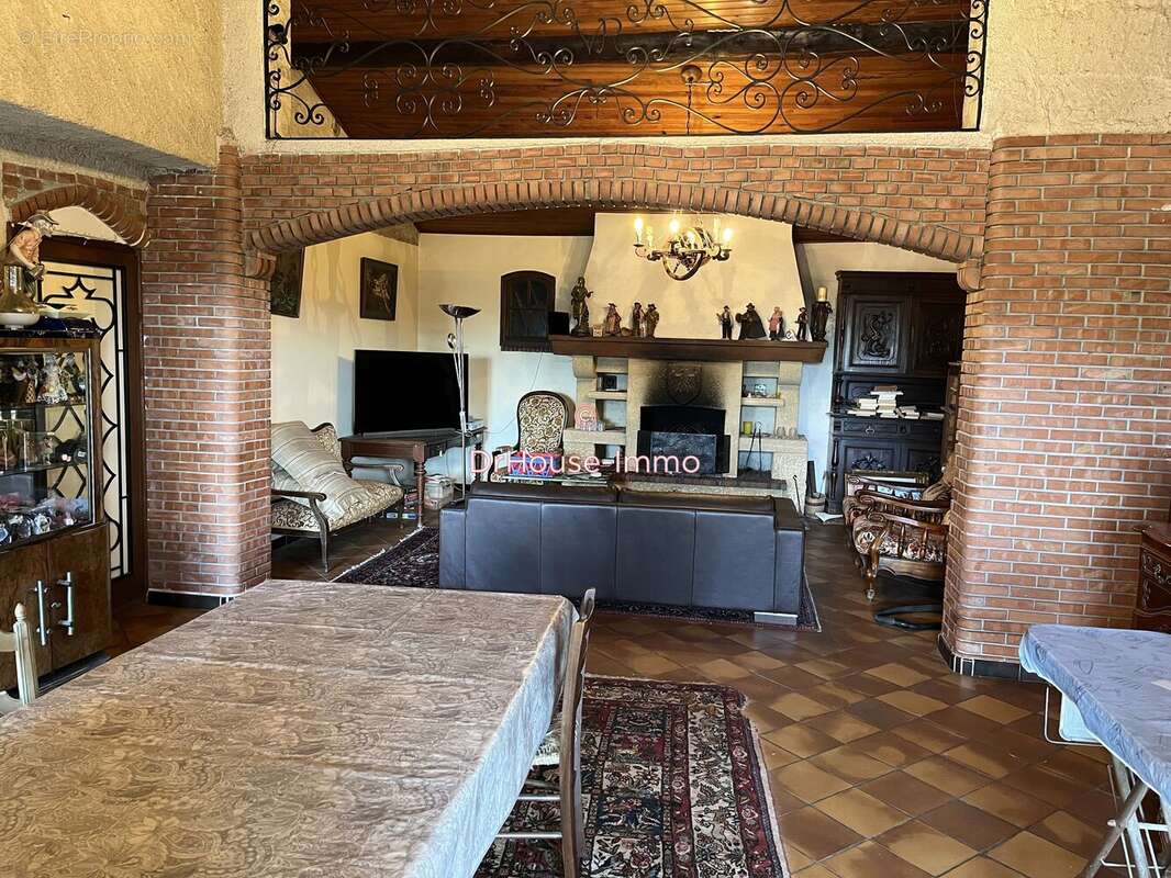 Maison à VENTABREN