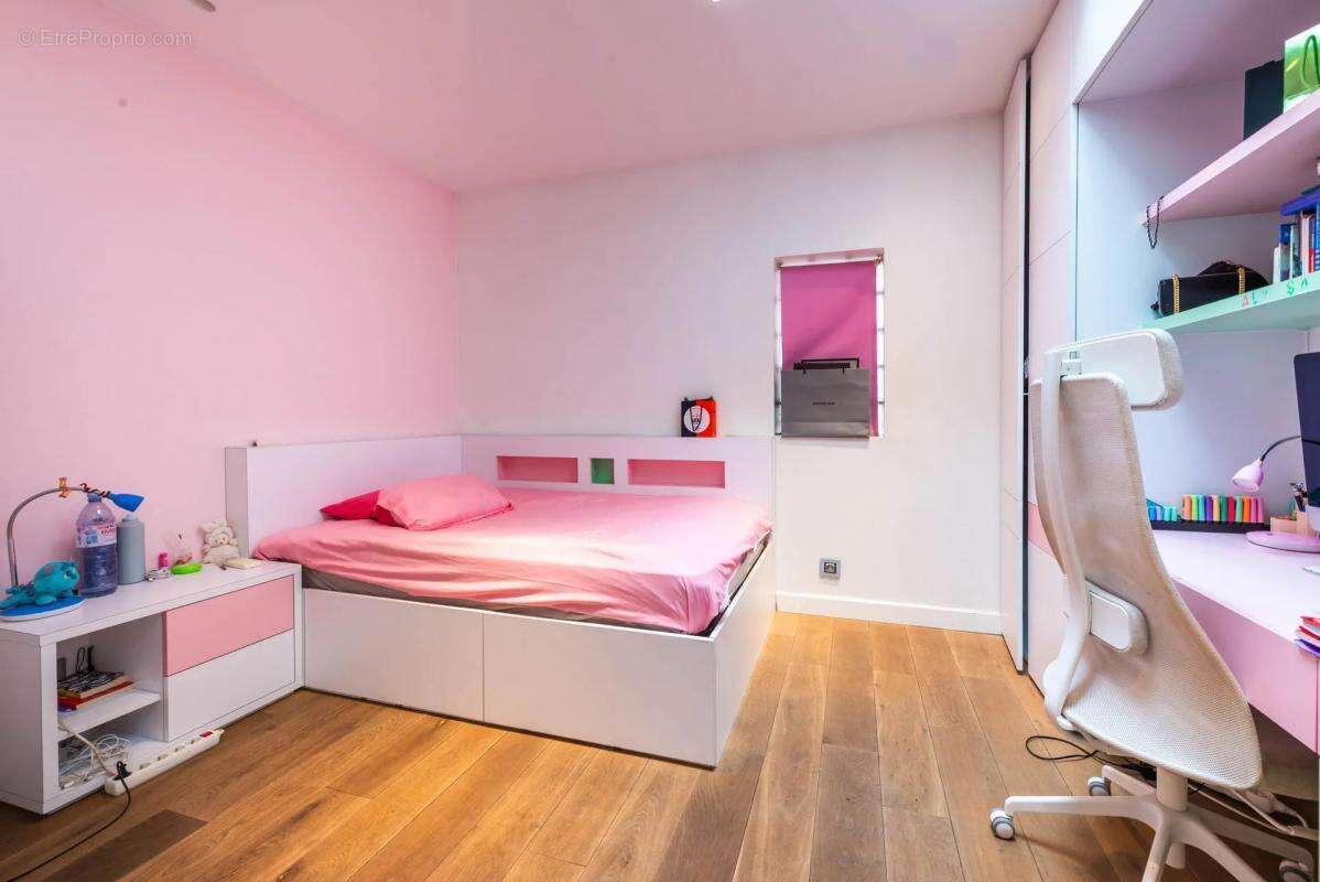 Maison à COURBEVOIE