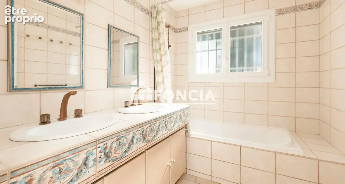  Maison plain-pied 4 chambres - Terrain 1582 m² sans vis-à-vis - Chourié - photo 8