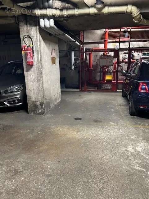 Parking à PARIS-5E
