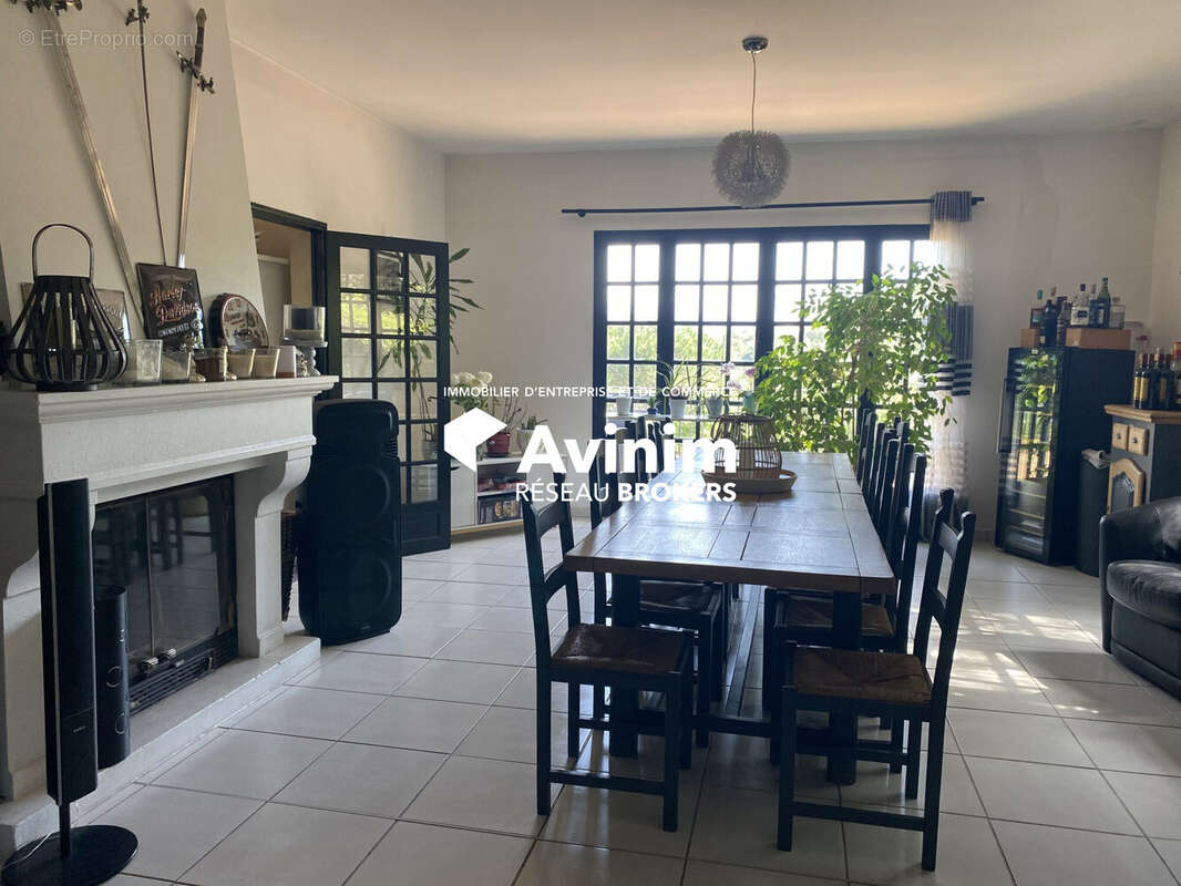 Commerce à LES ADRETS-DE-L'ESTEREL